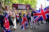 Anti-migrant protesters chant 'Who are you?' at Stand Up To Racism group in UK town