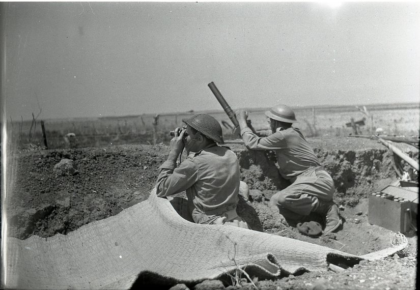 Ma'apil Kibbutzu'nun yakınındaki Kakun Köyü Savaşı sırasında çekilen askerler