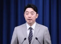 64년만의 민간 국방장관 안규백, 민노총위원장 출신 고용 김영훈
