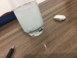 Bu tip ilaçlardaki etken madde nedir de böyle suda çözünüp CO2 açığa çıkarıyor?