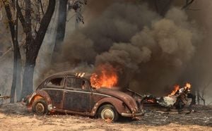 Bushfire Threatens Queensland Town Amid Nationwide Heatwave