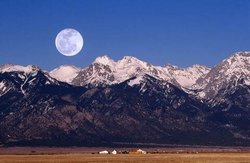 Gündüz Vakti Dolunay Görmek Mümkün Mü?