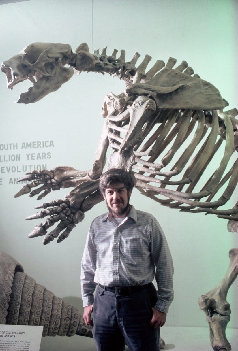 Gould Ocak 1982'de, Cambridge'deki Harvard Doğa Tarihi Müzesi'nde. 1982 yılının Temmuz ayında, Gould'a karın zarını etkileyen ölümcül bir kanser türü olan periton mezotelyoma teşhisi konudu..