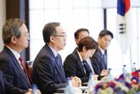China, Japan, South Korea agree to ‘future-oriented’ talks - UPI.com