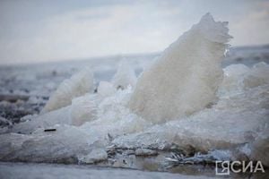 Ice Drift Continues In Yakutia As Lena River Opens Early
