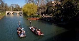 Spring Equinox Brings UK Unseasonably Warm Weather