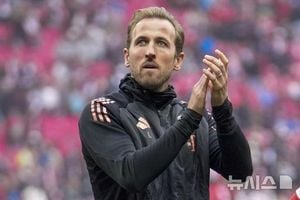 Harry Kane Finally Lifts First Trophy With Bayern Munich