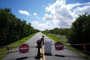 Federal Shutdown Grounds Paychecks And Threatens U S Travel