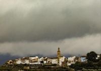 Emergencias lanza un aviso urgente a la población por la alerta por lluvias y granizo en Valencia | Las Provincias