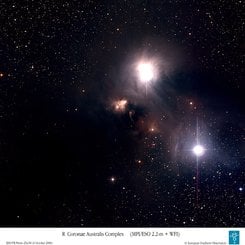 R Coronae Australis Yıldızını Saran Toz ve Gaz