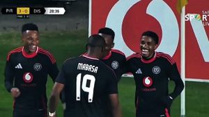 Orlando Pirates Edge Kaizer Chiefs 1-0 In Thrilling Soweto Derby