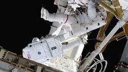 ISS’te Kritik Güç Yükseltmesi: NASA Astronotları Güneş Panelleri İçin Uzay Yürüyüşü Gerçekleştirdi!