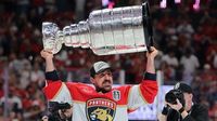 Brad Marchand staying with Panthers on six-year contract: Report