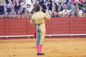 Emotional Showdown In Seville As Luque Dedicates Bull To Late Father