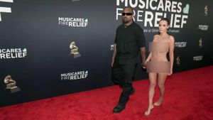 Bianca Censori Turns Heads With Daring Grammy Appearance