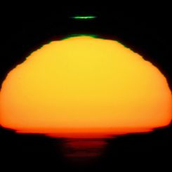  A Green Flash from the Sun 