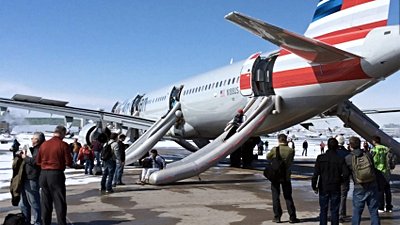 Uçak Kazalarında Acil Tahliye ve İnsan Davranışları: Uçakta Kabinin Acil Tahliye Edilmesi Gerekirse Nelere Dikkat Etmelisiniz?