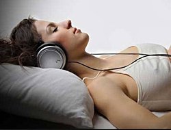 Kulaklık takılıp müzik açılıp uyunulursa rüyadada müzik duyulurmu?