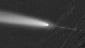 Comet Atlas Breaks Apart But Captivates With Cosmic Lessons