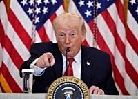 Trump aumenta all'improvviso i dazi alla Corea del Sud (fino al 25%): crolla la Borsa di Seul