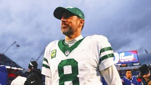 Brett Favre Encourages Aaron Rodgers To Join Vikings