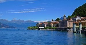 Lake Como Air Cans Spark Tourist Curiosity