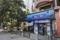 SMFG Is Said in Talks to Buy Minority Stake in India’s Yes Bank
