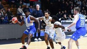 Dinamo Sassari Triumphs Over Cremona In Nail-Biting Finish