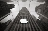 Франція оштрафувала Apple на €150 млн через політику збору даних в iOS