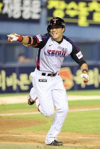 천성호 연장 10회 끝내기 안타…선두 LG, 2위 한화에 2대1 역전승 : 네이트 뉴스