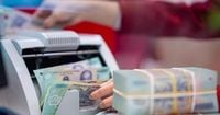 Lãi suất tiết kiệm giữ ổn định, lãi suất cho vay tiếp tục xu hướng giảm