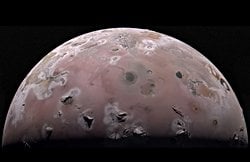 Jüpiter'in Uydusu Io: Güneş Sisteminin Volkanik Gizemi Çözülüyor.