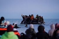 More than 1,000 small boat migrants arrive in UK despite French deal