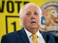 Trumpet of Patriots candidate tries to bail two weeks before election
