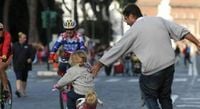 Festa del papà: perché in Italia si festeggia San Giuseppe e si friggono i dolci. Origini, tradizioni nel mondo e le frasi più belle