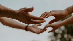 Yapay Zekâ İlişkilerimizde Daha Fazla Rol Oynadıkça Gerçek Samimiyet Kayboluyor mu?