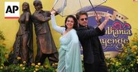 Shah Rukh Khan and Kajol unveil 'DDLJ' statue in London