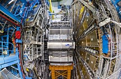 Büyük Hadron Çarpıştırıcısı Verileri, Kuantum Girişimi ve Yapay Zeka ile Nasıl Daha Doğru Analiz Ediliyor?