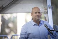 Bennett: PM must quit over Qatari payments to aide; if received knowingly, it’s ‘treason’