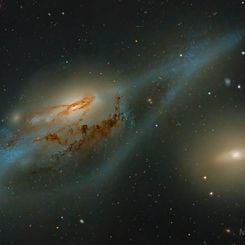  The Eyes in Markarian's Galaxy Chain 