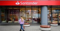 Santander Bank UK zamyka oddziały. 750 osób straci pracę