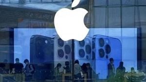Apple Sees First Decline In Google Searches Amid AI Rise