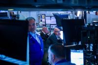 US Stocks Steady as Retail Sales Ease Economic Slowdown Concerns