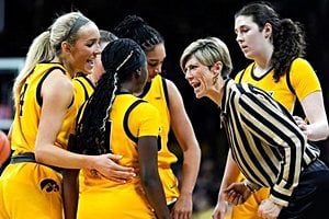 USC Trojans Upset Iowa Hawkeyes In Big Ten Showdown