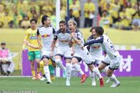 “国立決戦”は大宮に軍配！　千葉が2敗目、3連勝の仙台と「4」差に…長崎は逆転で8戦ぶり白星／J2第14節 | サッカーキング