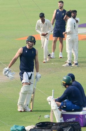 India Spinners Shine As South Africa Collapse On Test Opener