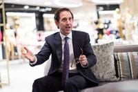 Saks’ CEO Baker to Exit Luxury Retailer Ahead of Bankruptcy