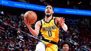 Pacers Rally Late To Beat Rockets 115-102