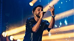 Sefo’nun Alanya’daki konserinin yönetmenliğini Fırat Gümüştekin üstlendi.