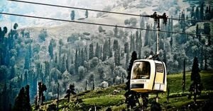 Gulmarg Gondola Service Suspended Amid Heavy Snowfall